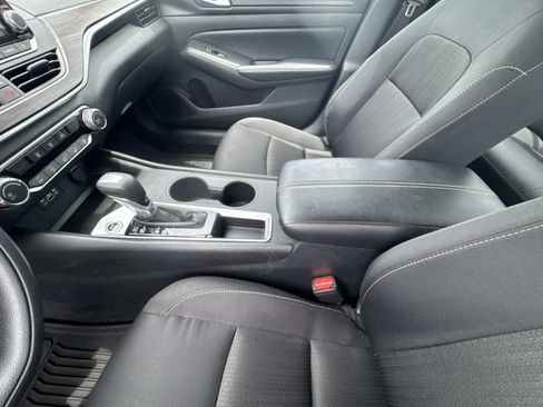 Used 2025 Nissan Altima 2.5 SV FWD image 25