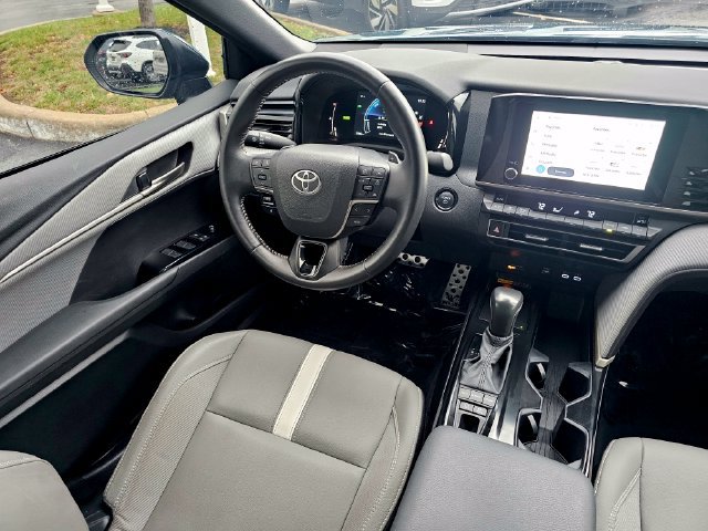 Used 2025 Toyota Camry SE FWD image 29