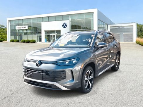 New 2026 Volkswagen Tiguan SE image 2