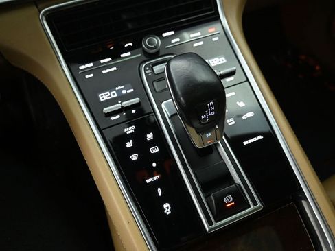 Used 2018 Porsche Panamera 4S Executive image 15