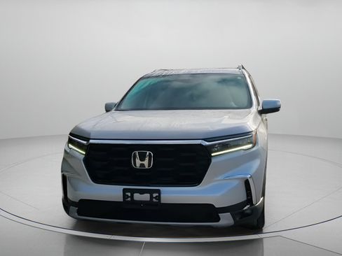 Used 2024 Honda Pilot Touring image 10