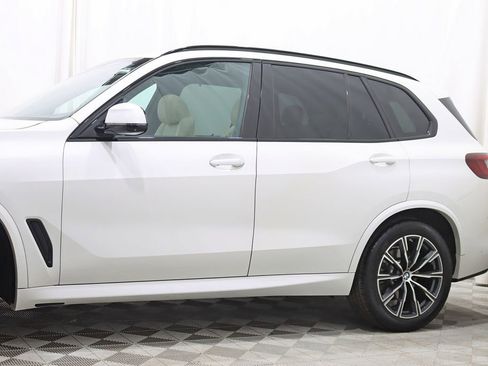 Used 2022 BMW X5 xDrive40i w/ M Sport Package image 3
