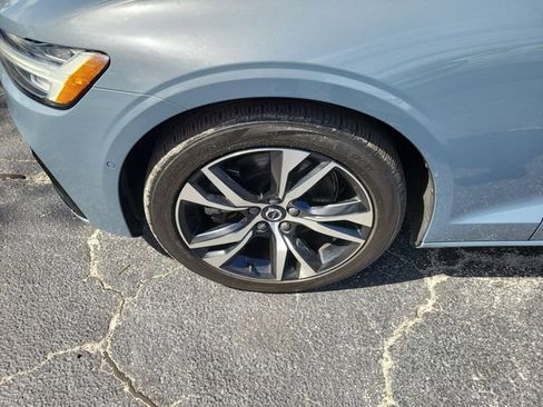 Used 2023 Volvo S60 B5 Plus image 5