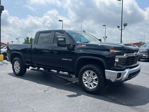 Used 2024 Chevrolet Silverado 2500 LT AWD/4WD image 10