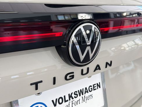 New 2026 Volkswagen Tiguan SE R-Line FWD image 34