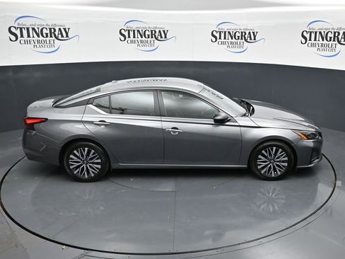 Used 2025 Nissan Altima 2.5 SV FWD image 25