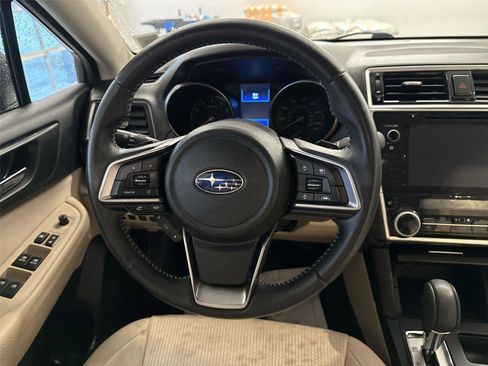 Used 2019 Subaru Outback 2.5i Premium image 11
