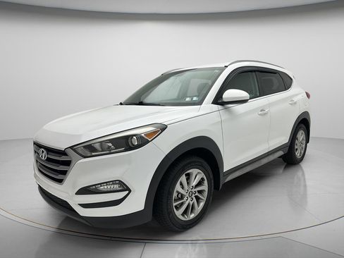Used 2017 Hyundai Tucson SE AWD/4WD image 3