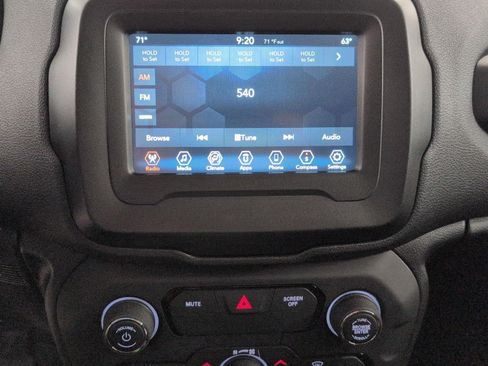 Used 2020 Jeep Renegade Latitude AWD/4WD image 7