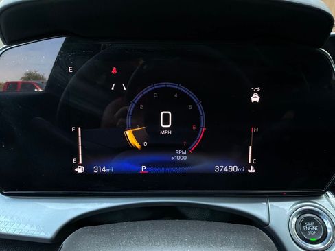 Used 2025 Chevrolet Trax LT FWD image 35