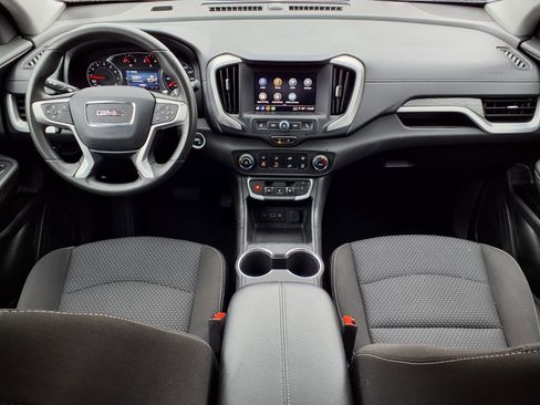 Used 2024 GMC Terrain SLE image 8