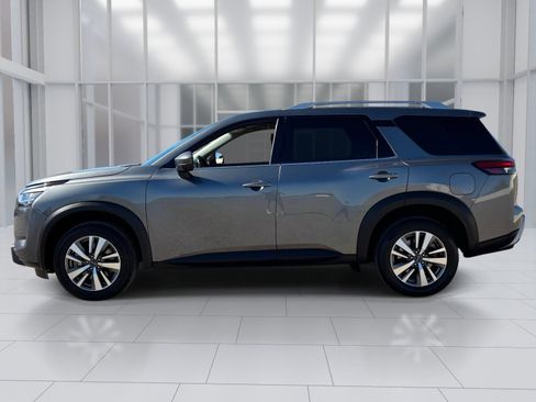 Certified 2023 Nissan Pathfinder SL FWD image 3