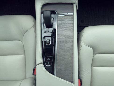 Certified 2023 Volvo XC90 T8 Plus w/ Protection Package image 37