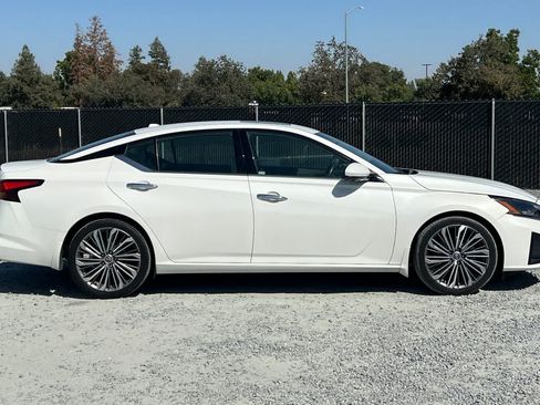 Used 2023 Nissan Altima 2.5 SL FWD image 9