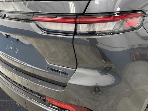 New 2025 Jeep Grand Cherokee Limited w/ Black Appearance Package image 34