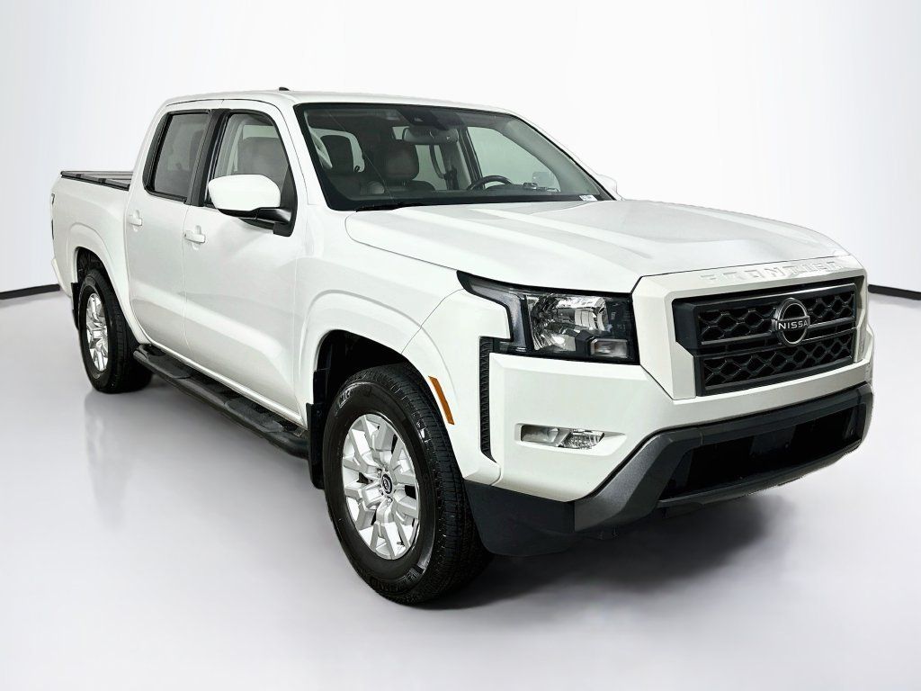 Used 2022 Nissan Frontier SV RWD image 2