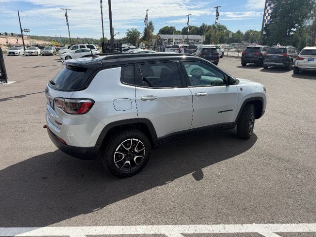 Used 2025 Jeep Compass Trailhawk AWD/4WD image 15