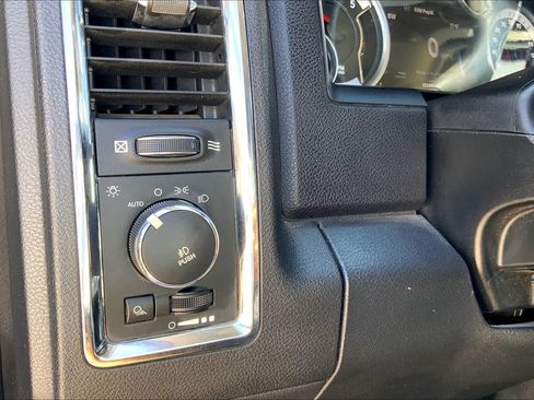 Used 2014 RAM 2500 Laramie w/ Convenience Group AWD/4WD image 35