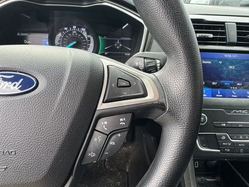 Used 2020 Ford Fusion SE image 16