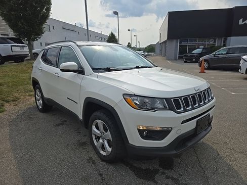 Used 2018 Jeep Compass Latitude w/ Popular Equipment Group AWD/4WD image 1