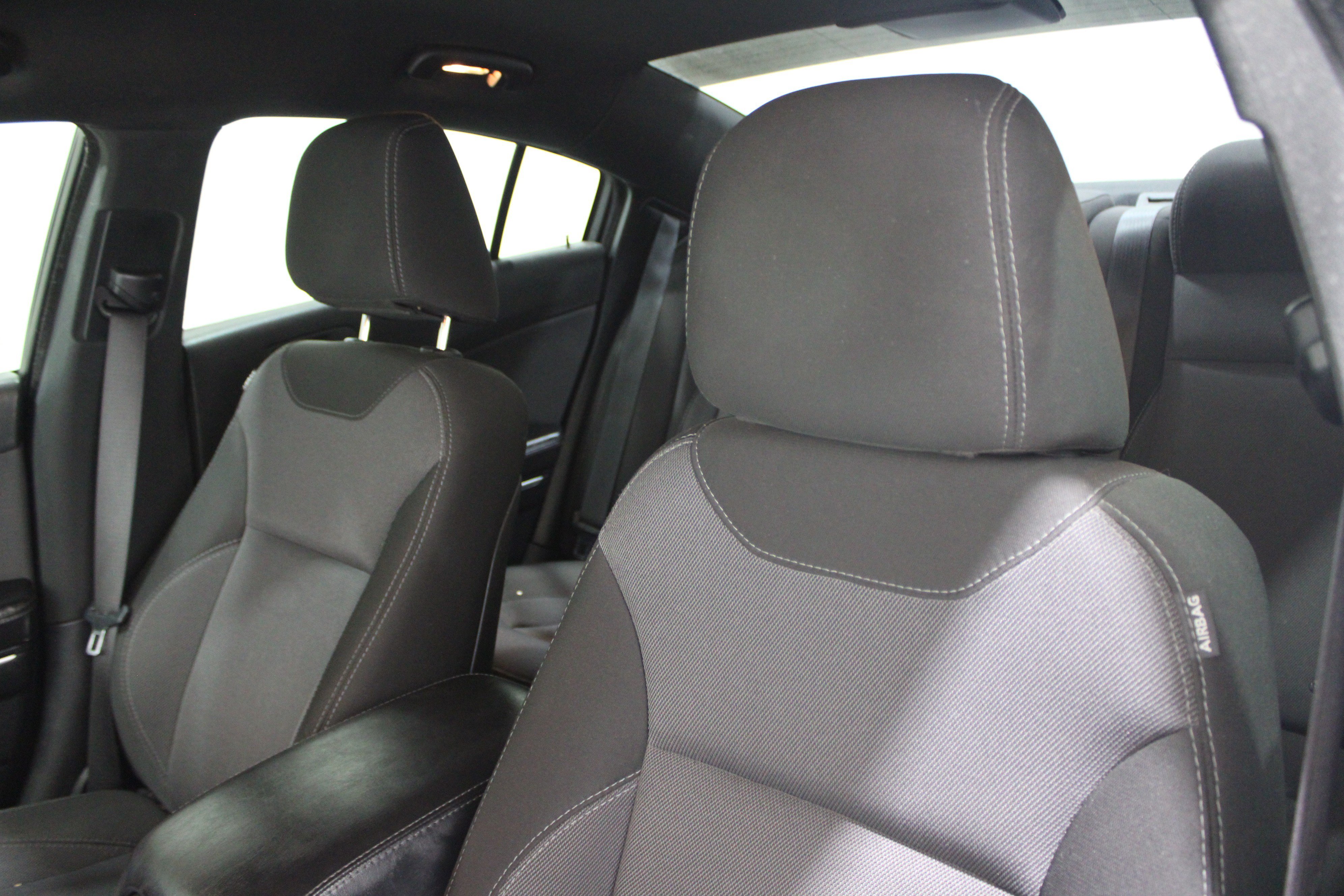 Used 2018 Dodge Charger SXT RWD image 4