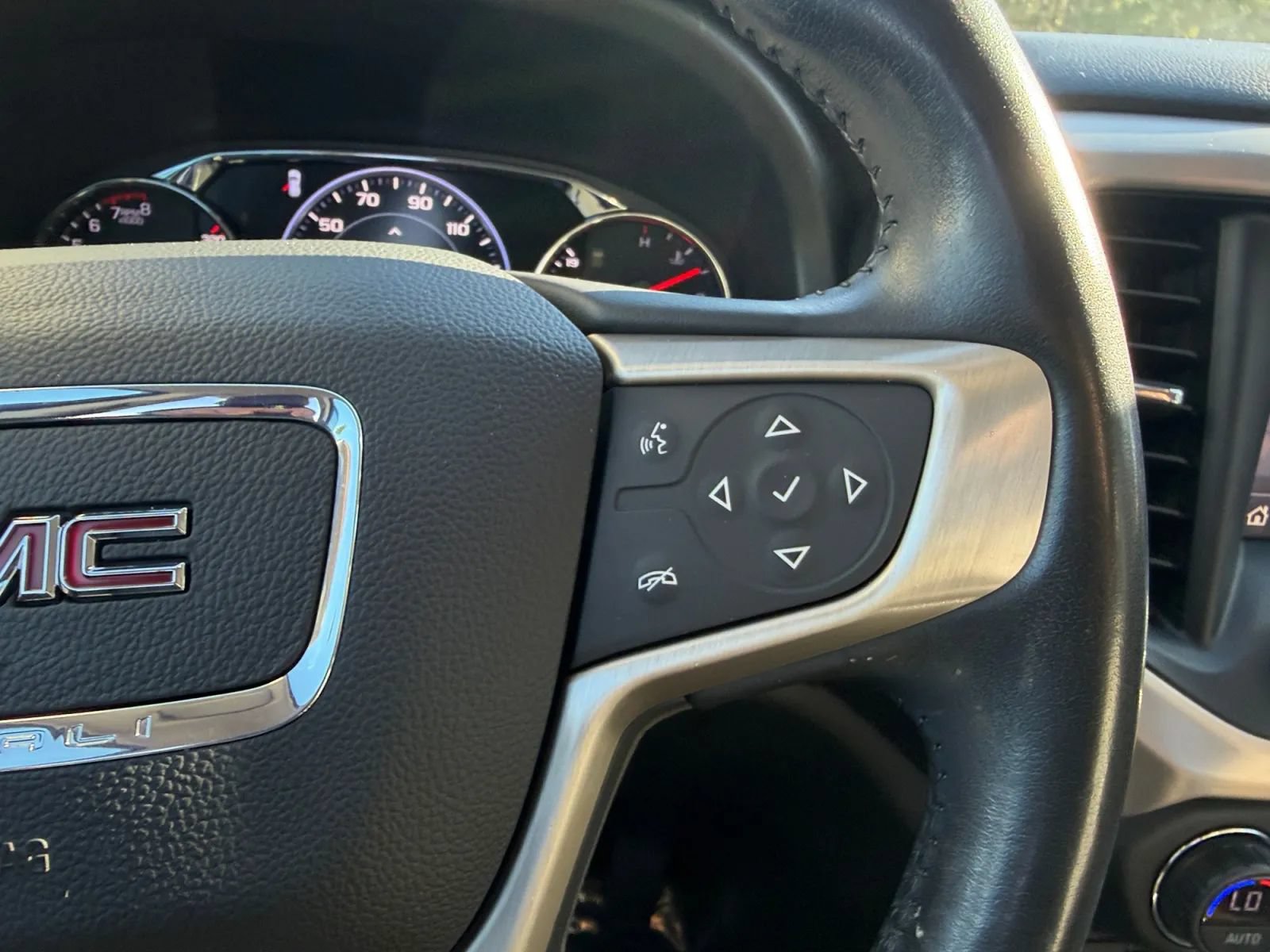 Used 2021 GMC Acadia Denali w/ Denali Ultimate Package AWD/4WD image 21