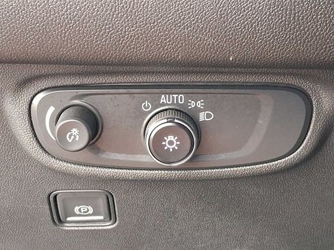 Used 2024 GMC Terrain SLE w/ Driver Convenience Package FWD image 25
