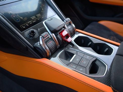 Used 2022 Lamborghini Urus image 13