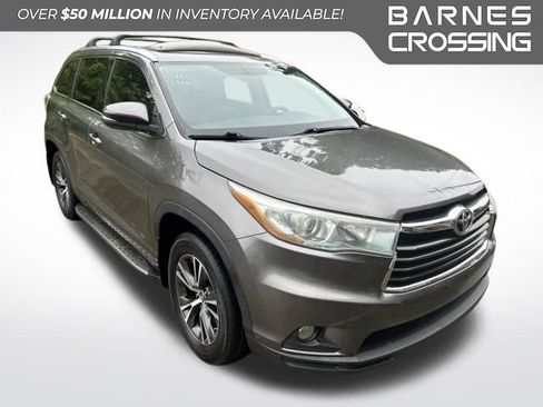 Used 2016 Toyota Highlander XLE FWD image 1