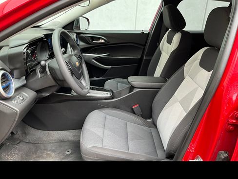 Used 2026 Chevrolet Trax LS FWD image 2
