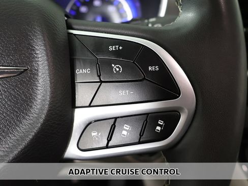 Used 2024 Chrysler Pacifica Touring-L FWD image 3