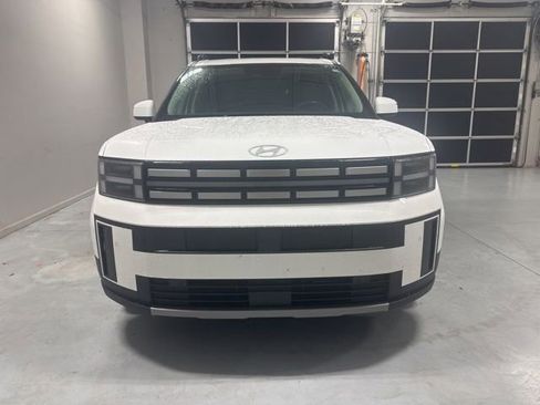 Used 2024 Hyundai Santa Fe SEL FWD image 2