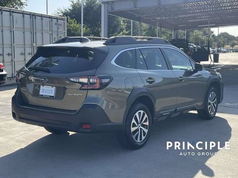 Used 2025 Subaru Outback Premium AWD/4WD image 11