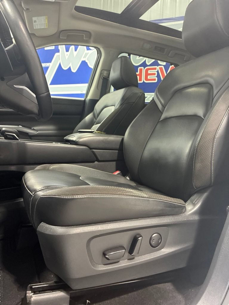 Used 2024 Nissan Pathfinder SL w/ SL Premium Package AWD/4WD image 14