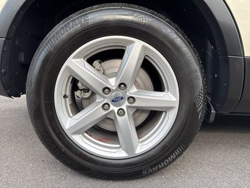 Used 2018 Ford Explorer XLT w/ Equipment Group 202A image 14