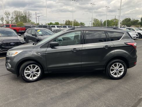 Used 2017 Ford Escape SE w/ Equipment Group 201A FWD image 4