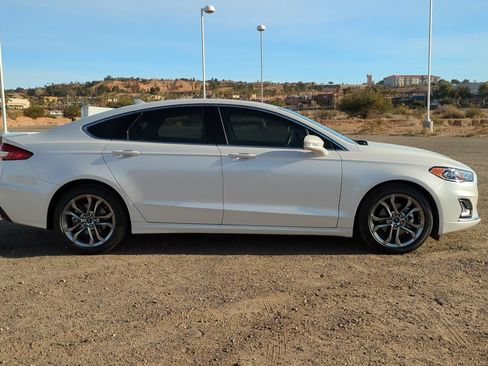 Used 2020 Ford Fusion Titanium image 2
