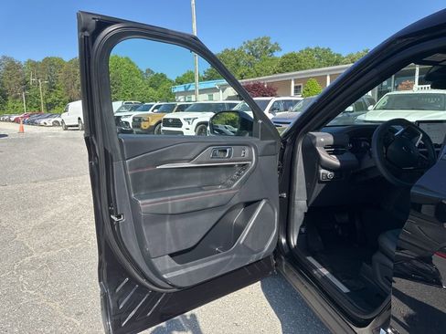 Used 2025 Ford Explorer ST-Line w/ ST-Line Street Pack image 25