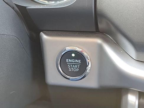 Used 2024 Ford Expedition Max XLT image 5