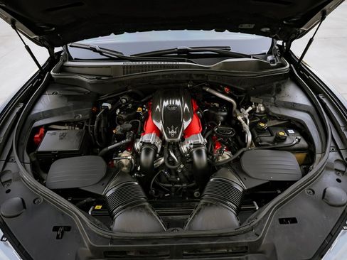 Used 2022 Maserati Levante Trofeo image 21