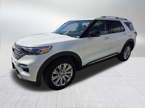 Certified 2023 Ford Explorer Limited w/ Limited Technology Package AWD/4WD image 3