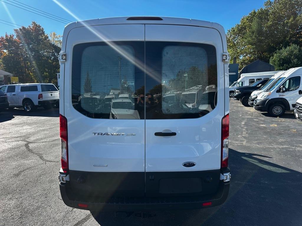 Used 2016 Ford Transit 250 148 Medium Roof RWD image 4