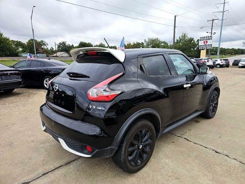 Used 2017 Nissan Juke SV image 3
