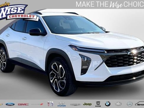 Used 2024 Chevrolet Trax RS w/ Driver Confidence Package FWD image 1