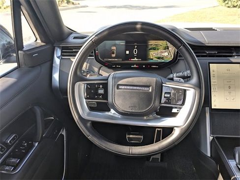 Used 2025 Land Rover Range Rover SE image 13