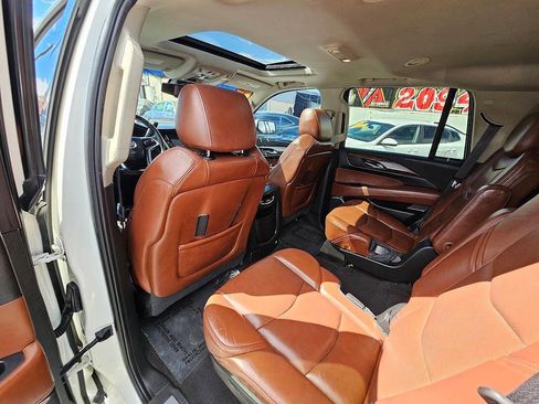 Used 2015 Cadillac Escalade Luxury image 19