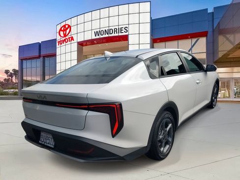 Used 2025 Kia K4 LXS image 4