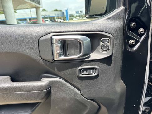 Used 2022 Jeep Gladiator Sport AWD/4WD image 19