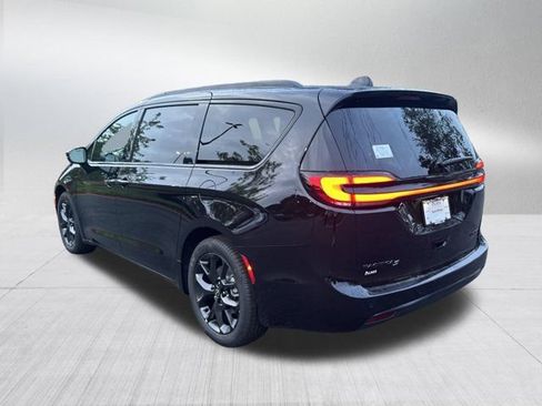 New 2026 Chrysler Pacifica Limited w/ S Appearance Package FWD image 7