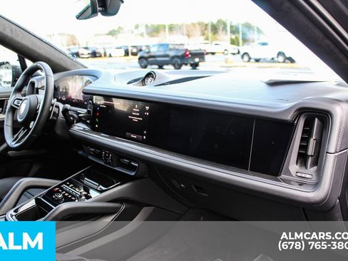 Used 2025 Porsche Cayenne GTS w/ Technology Package image 20